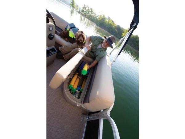 2022 Sun Tracker boat for sale, model of the boat is BASS BUGGY® 16 DLX & Image # 15 of 39