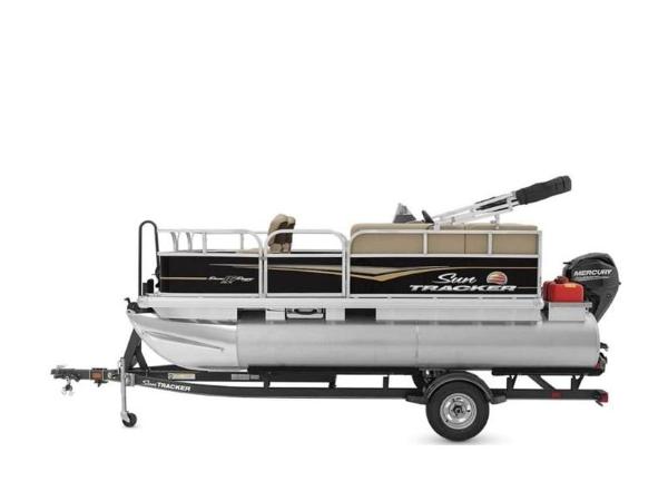 2022 Sun Tracker boat for sale, model of the boat is BASS BUGGY® 16 DLX & Image # 19 of 39