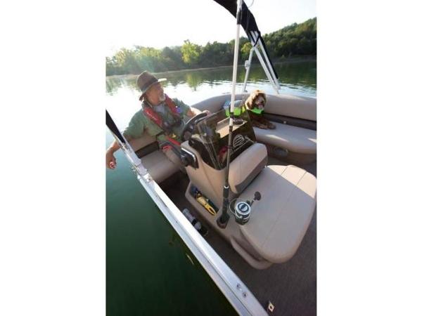 2022 Sun Tracker boat for sale, model of the boat is BASS BUGGY® 16 DLX & Image # 20 of 39