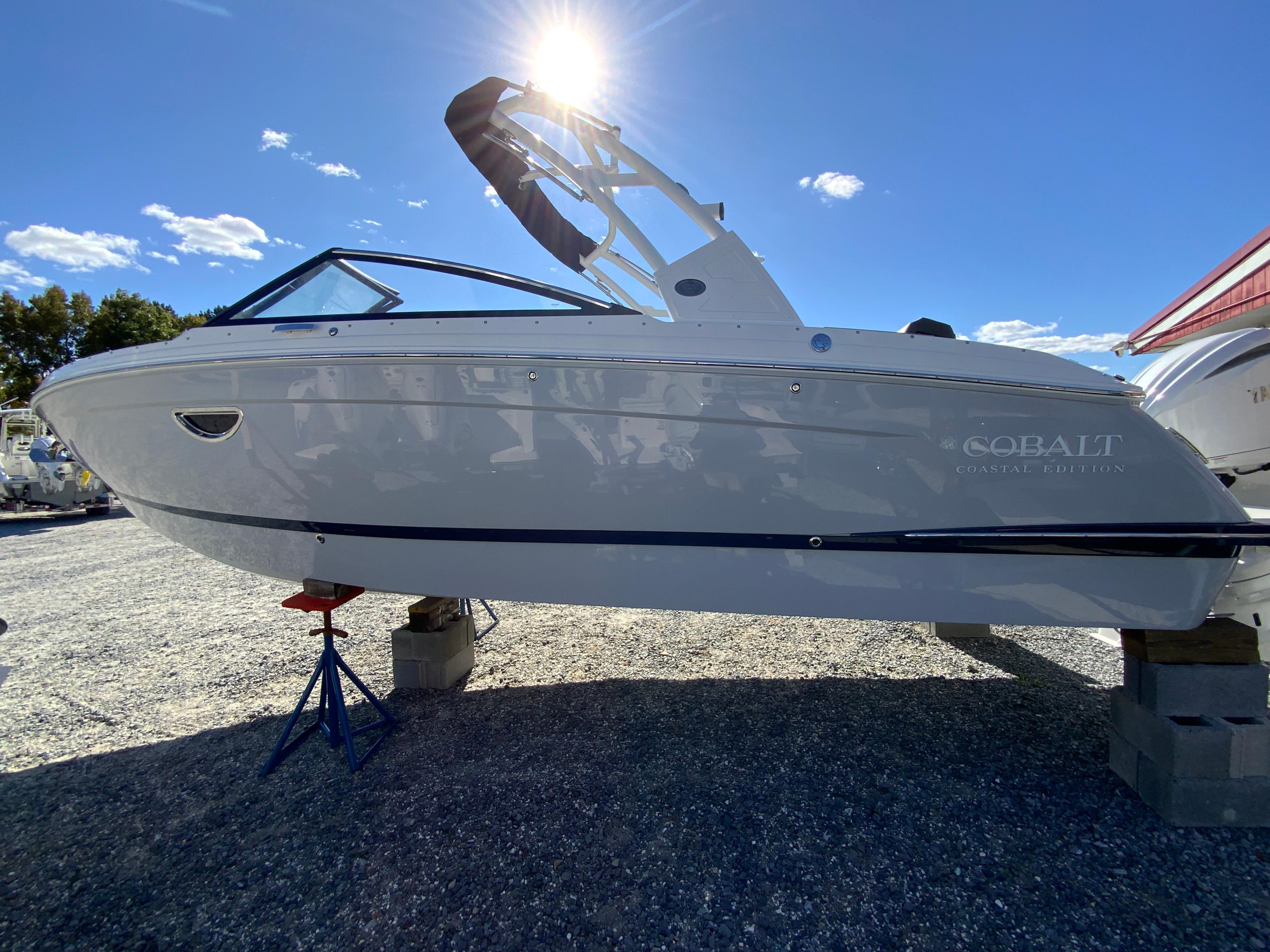 2025 Cobalt R6 Outboard-6