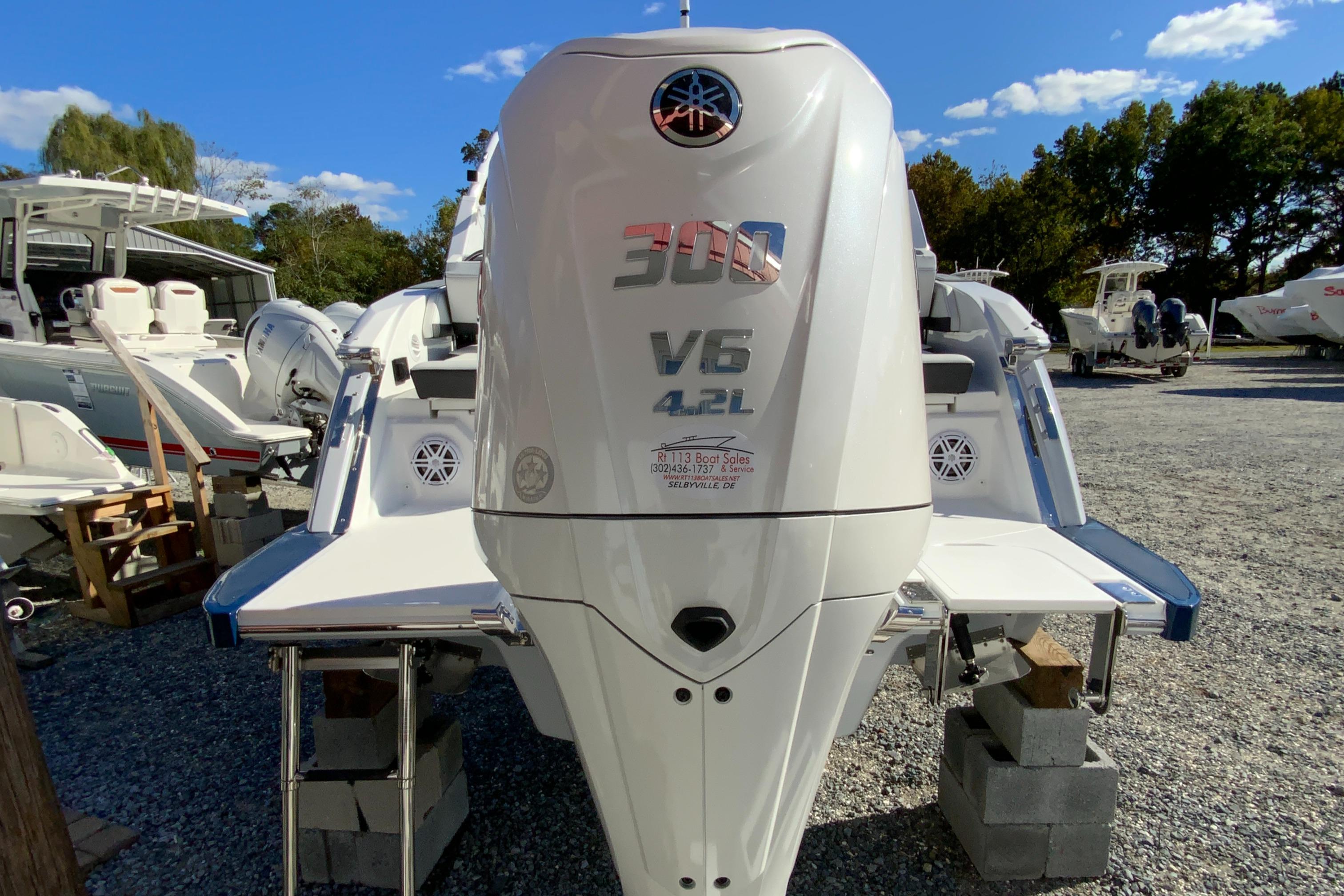 2025 Cobalt R6 Outboard-32