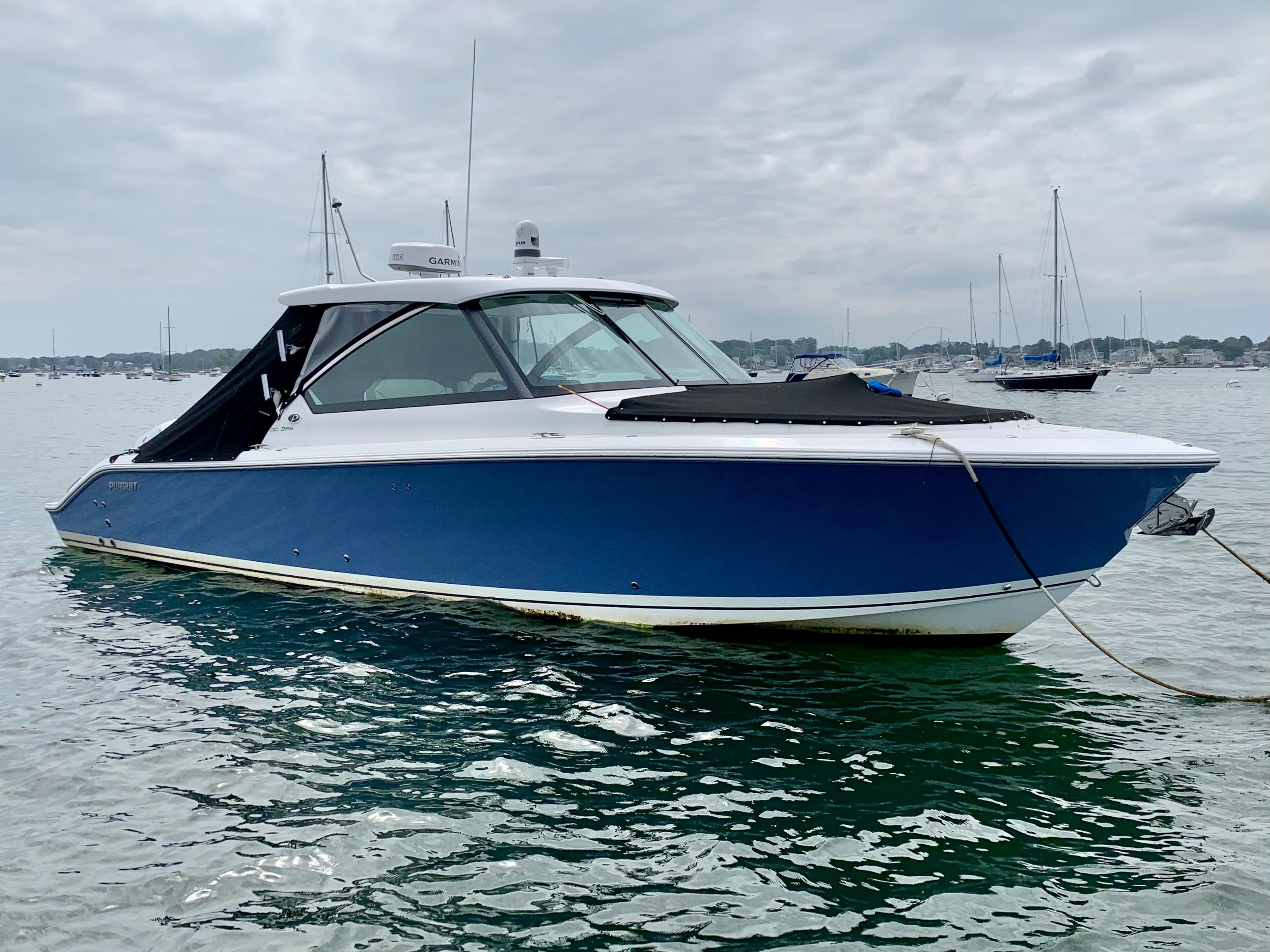 32 ft Pursuit 325 Dual Console Starboard Profile with Canvas