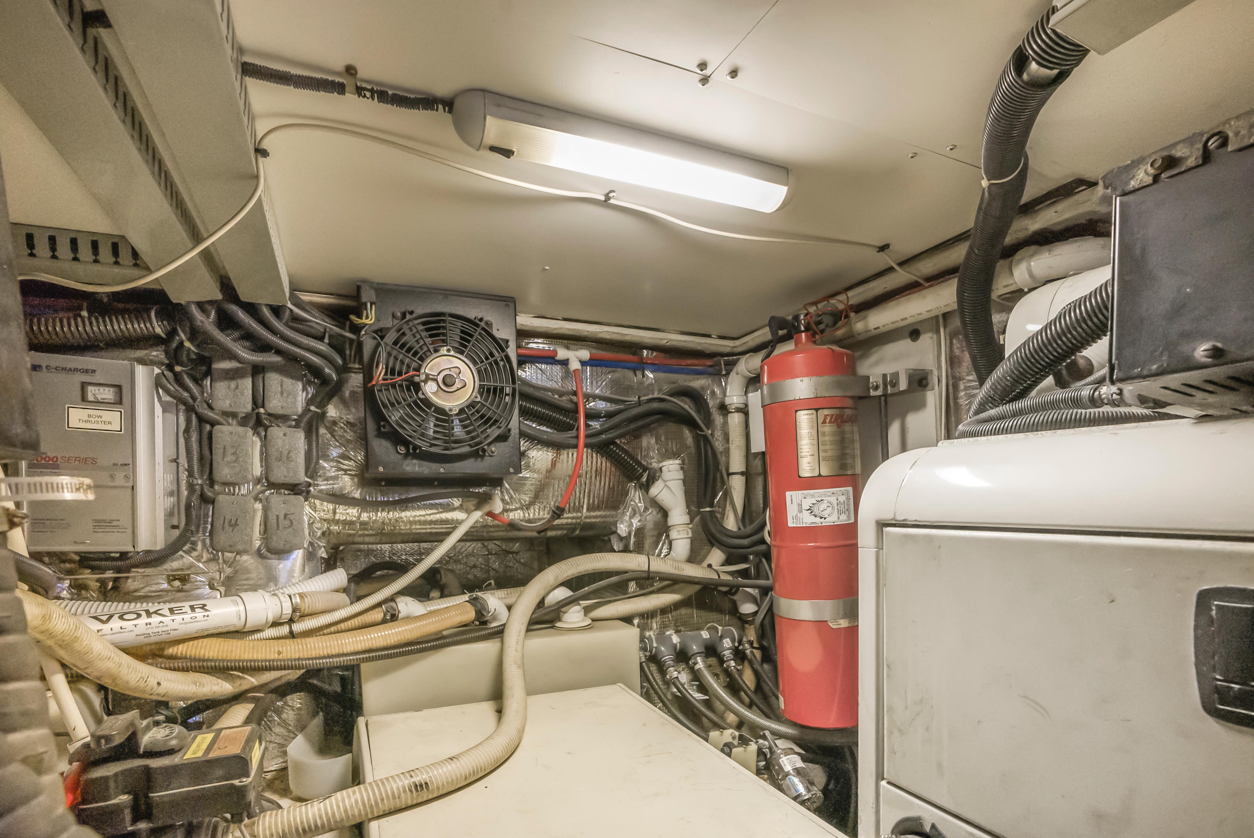 2001-carver-466-motor-yacht-power-9814517-20250531070712566-1_XLARGE