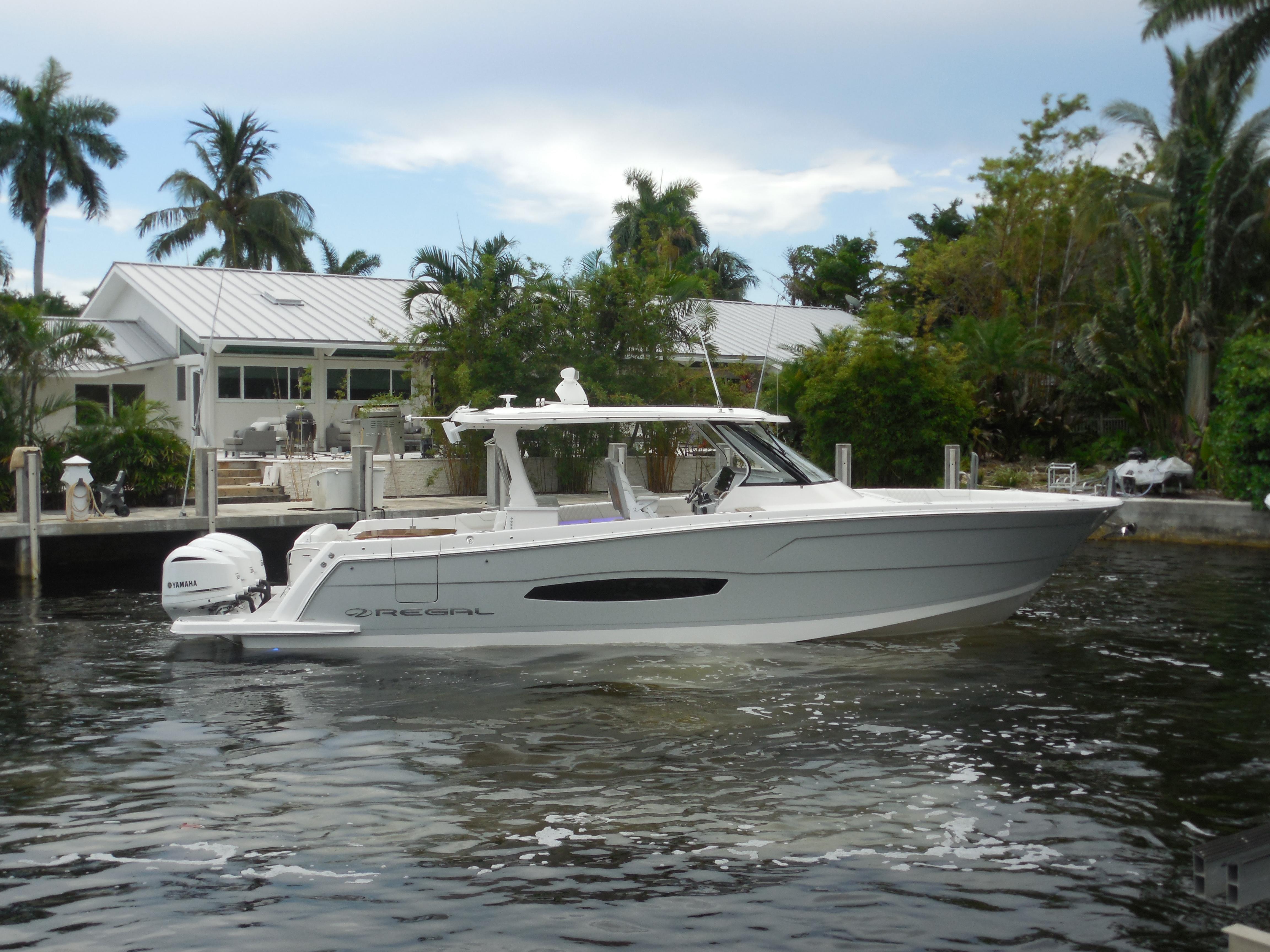 Regal 38 Sand Bar - Profile on water