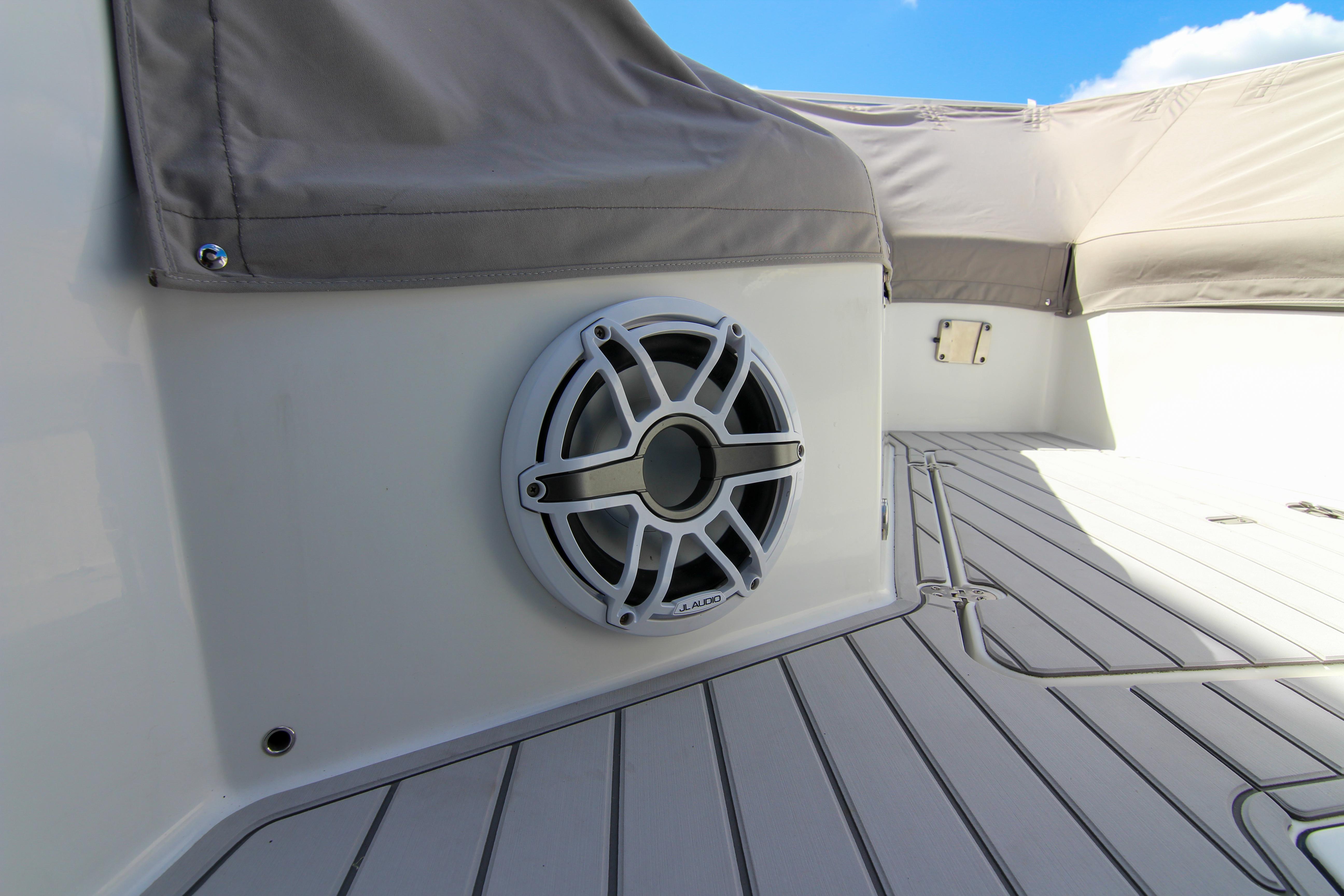 2020-blackfin-332-cc-power-9784522-20250506140226423-1_XLARGE