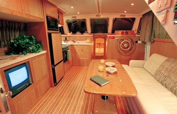 Main Salon Forward