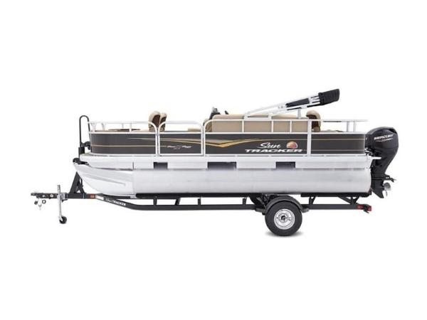 2022 Sun Tracker boat for sale, model of the boat is Bass Buggy® 18 DLX & Image # 5 of 48