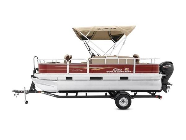 2022 Sun Tracker boat for sale, model of the boat is Bass Buggy® 18 DLX & Image # 6 of 48