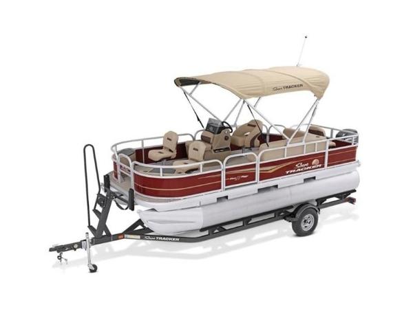 2022 Sun Tracker boat for sale, model of the boat is Bass Buggy® 18 DLX & Image # 7 of 48