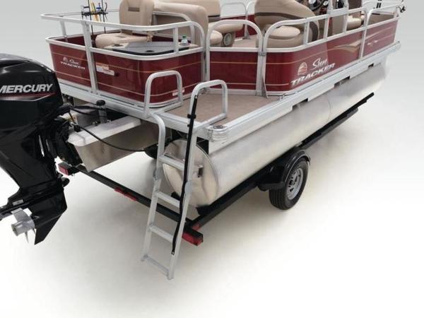 2022 Sun Tracker boat for sale, model of the boat is Bass Buggy® 18 DLX & Image # 8 of 48