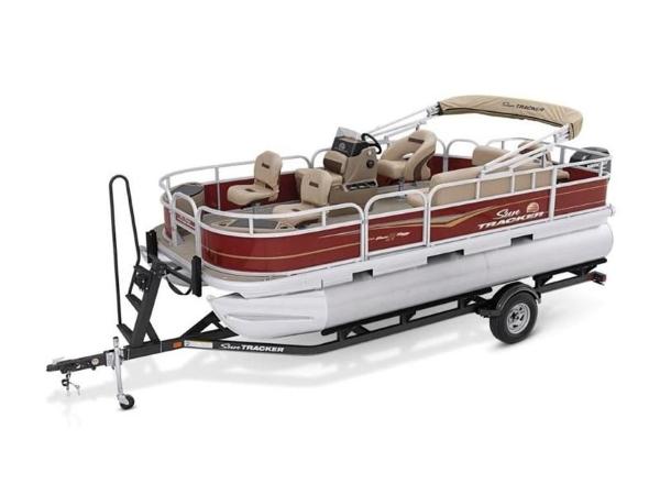 2022 Sun Tracker boat for sale, model of the boat is Bass Buggy® 18 DLX & Image # 9 of 48