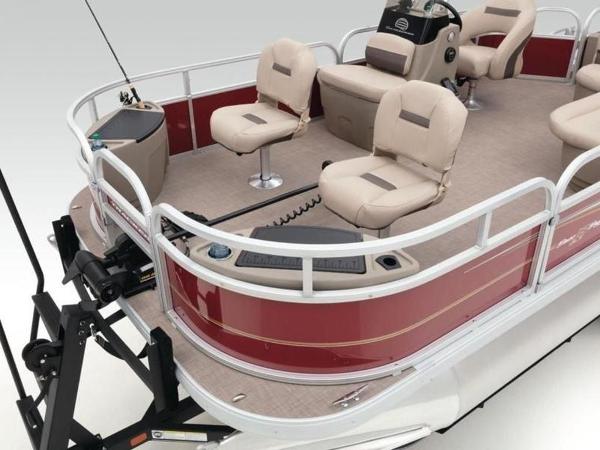 2022 Sun Tracker boat for sale, model of the boat is Bass Buggy® 18 DLX & Image # 11 of 48