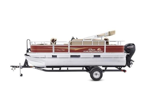 2022 Sun Tracker boat for sale, model of the boat is Bass Buggy® 18 DLX & Image # 15 of 48