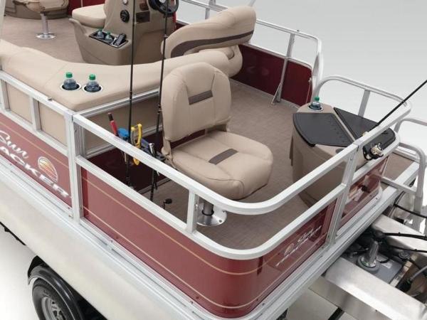 2022 Sun Tracker boat for sale, model of the boat is Bass Buggy® 18 DLX & Image # 17 of 48
