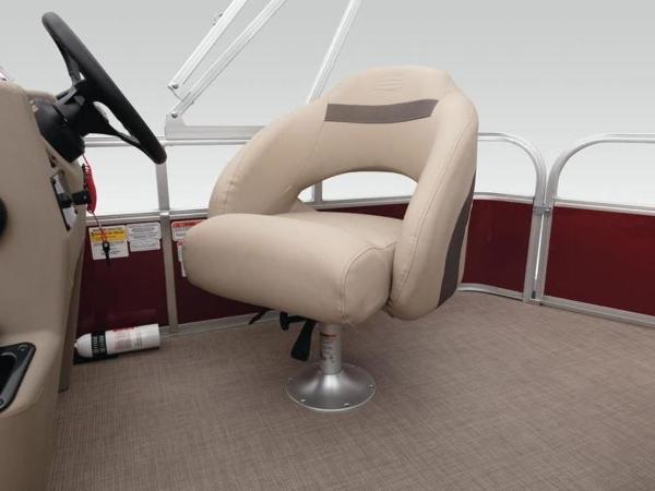 2022 Sun Tracker boat for sale, model of the boat is Bass Buggy® 18 DLX & Image # 40 of 48