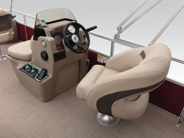 2022 Sun Tracker boat for sale, model of the boat is Bass Buggy® 18 DLX & Image # 44 of 48