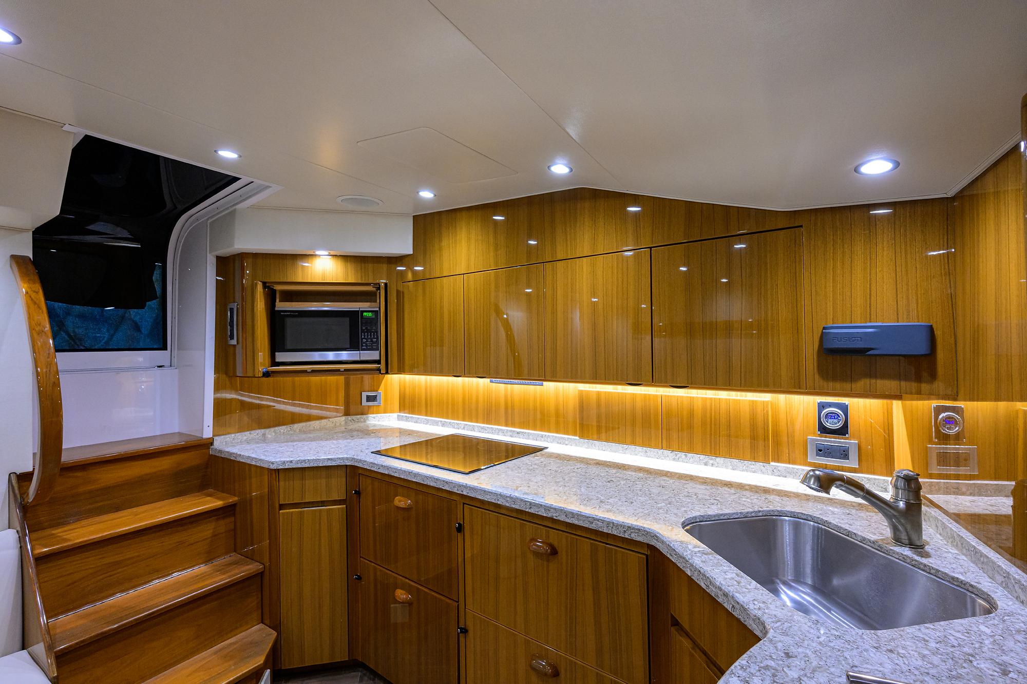 Viking 52 PRIVATE ISLAND - Galley & TV