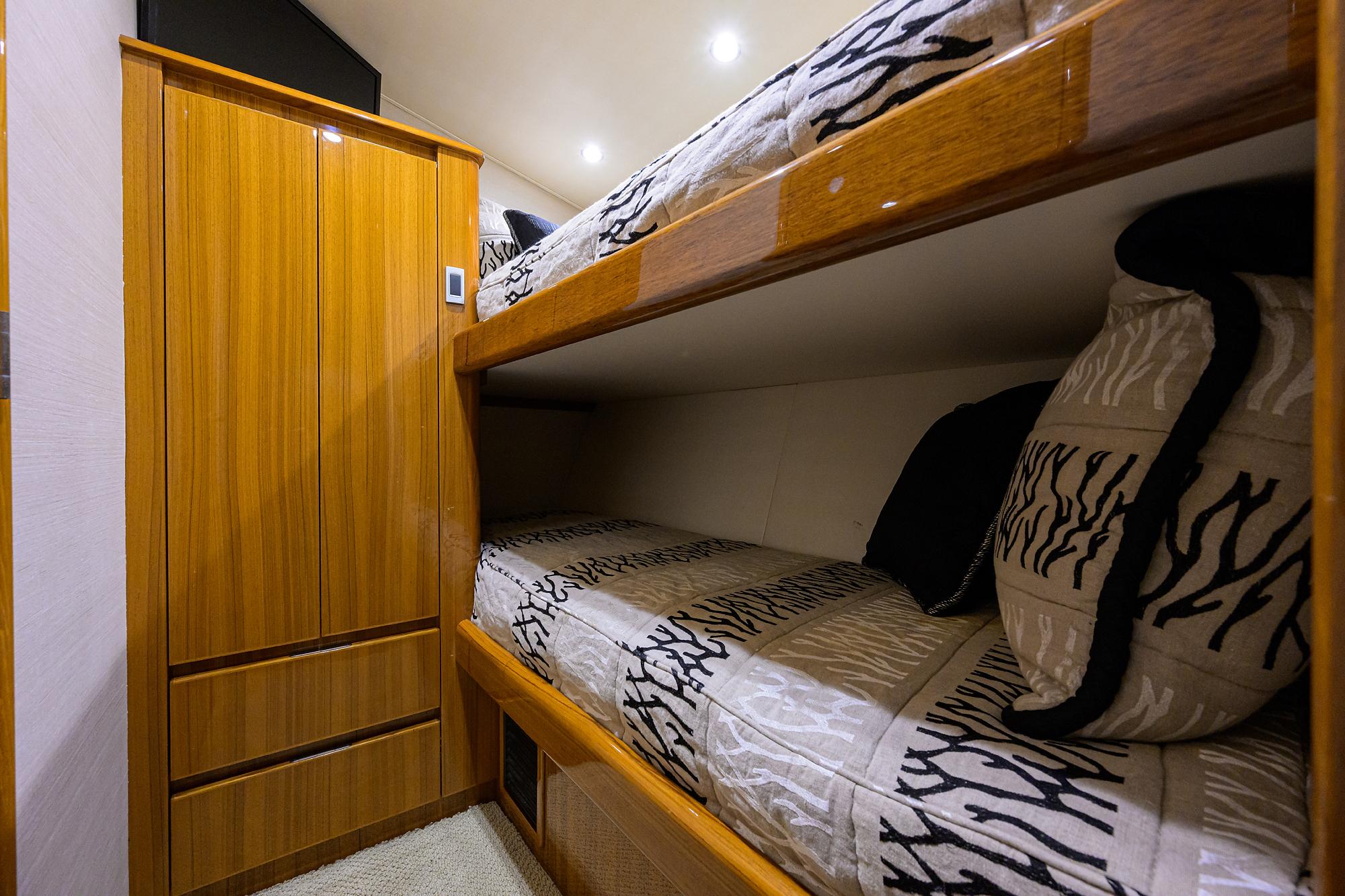 Viking 52 PRIVATE ISLAND - Guest Stateroom Bunks
