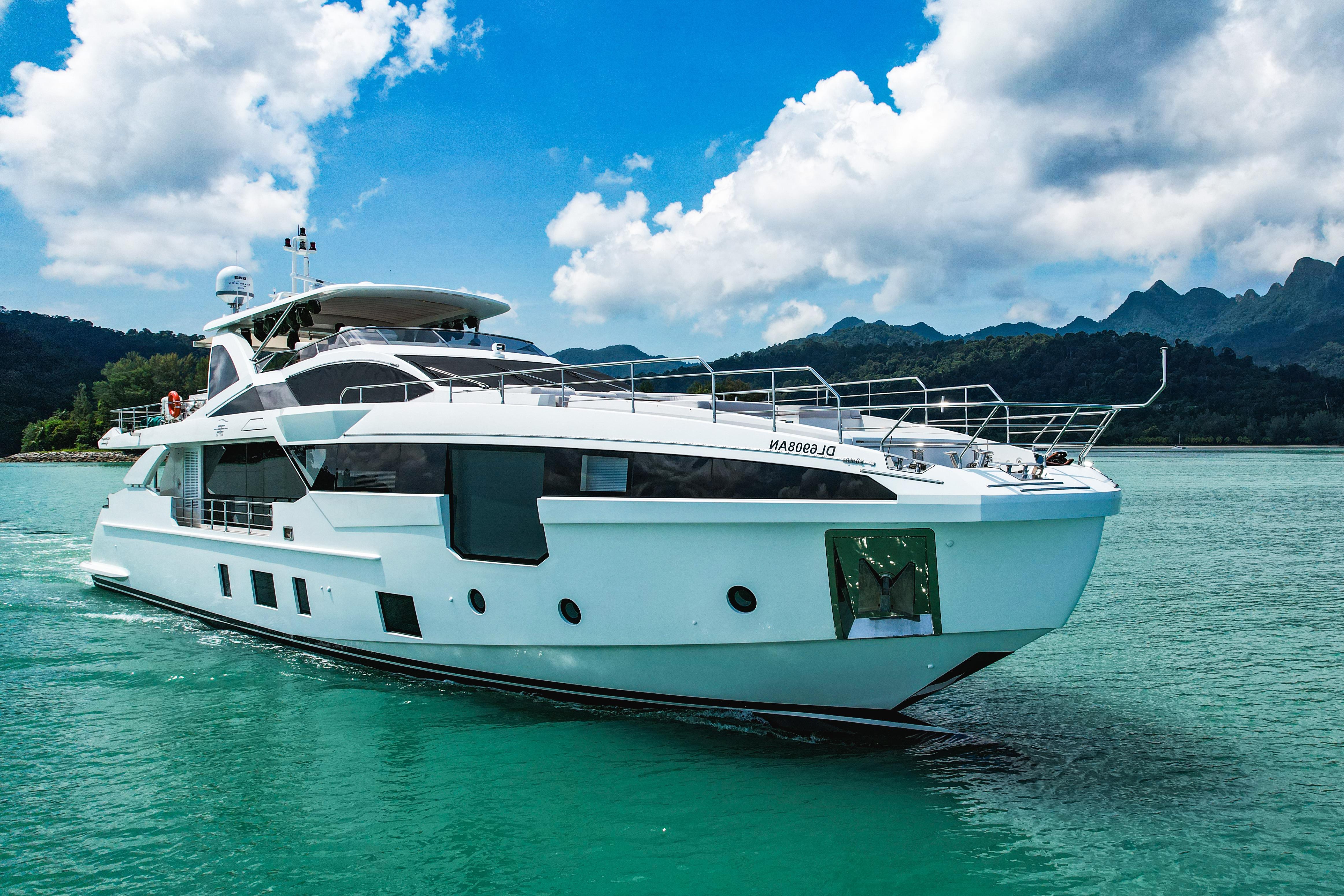 105' Azimut 2022