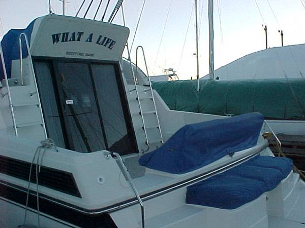 Cockpit w/ Aft Bench Seats