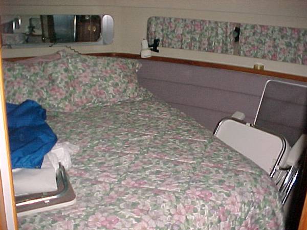 Forward Stateroom / Centerline Berth