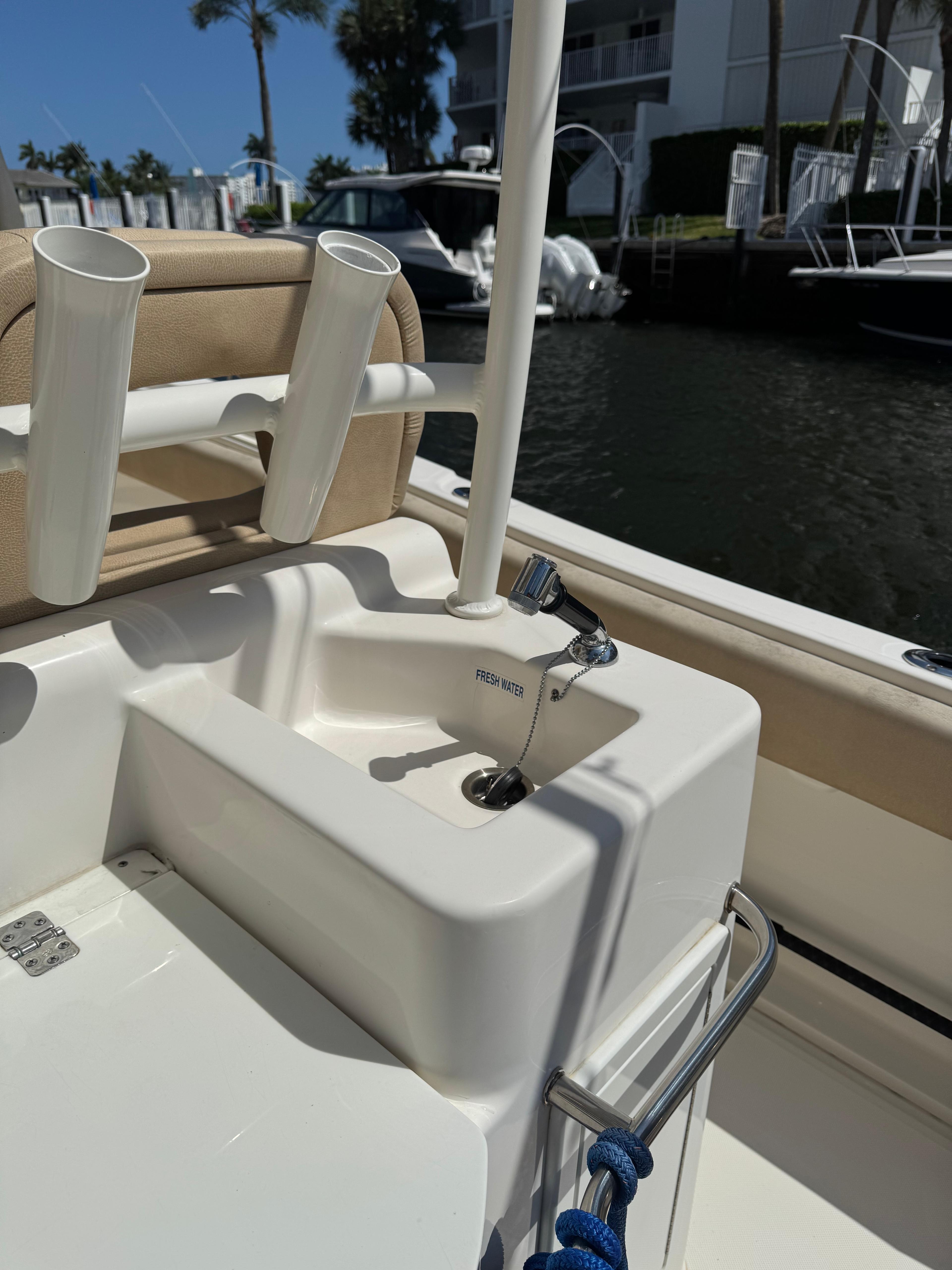 2018-key-west-billistic-281-center-console-power-9744554-20250402075541171-1_XLARGE