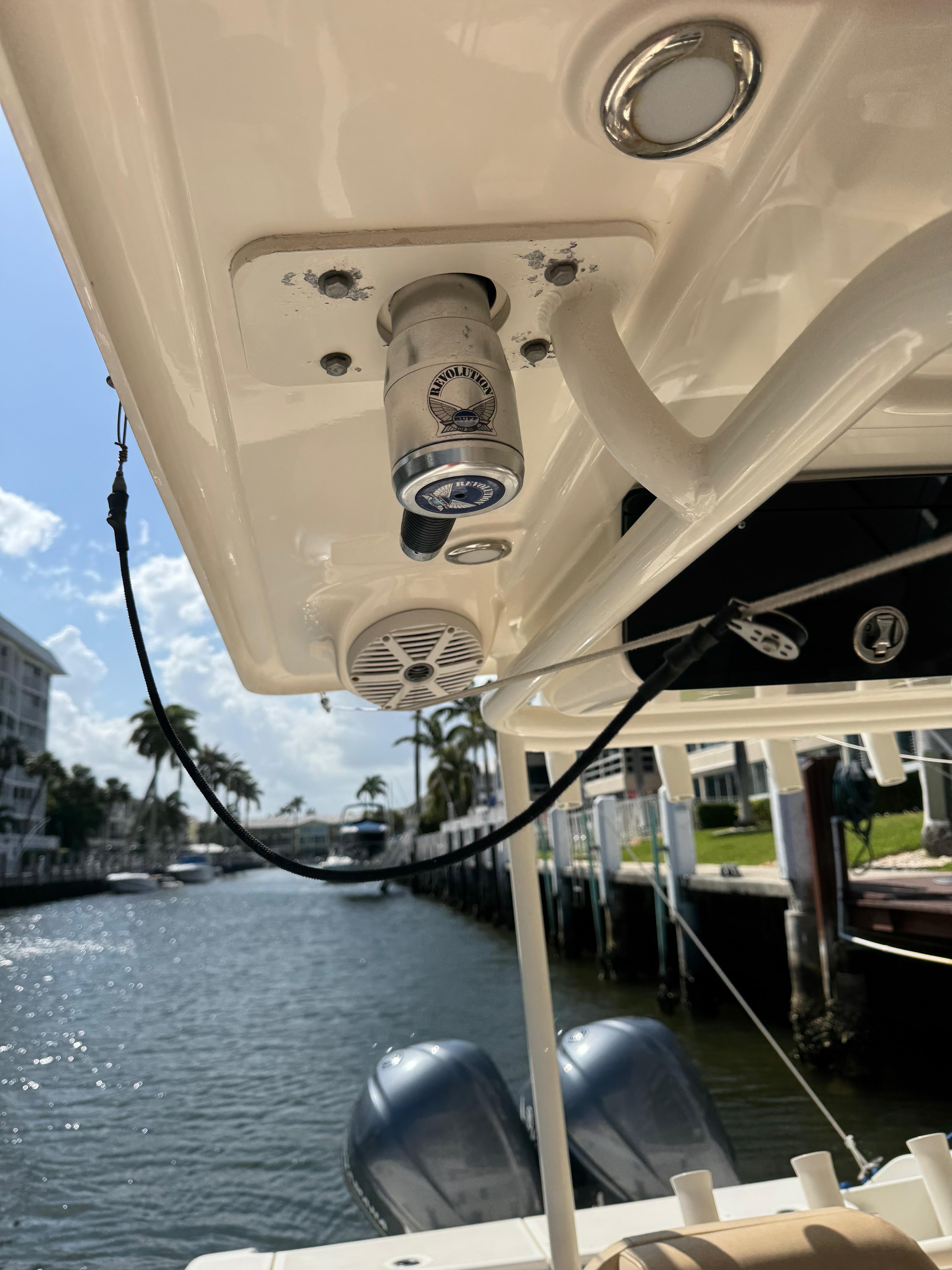 2018-key-west-billistic-281-center-console-power-9744554-20250402075654374-1_XLARGE