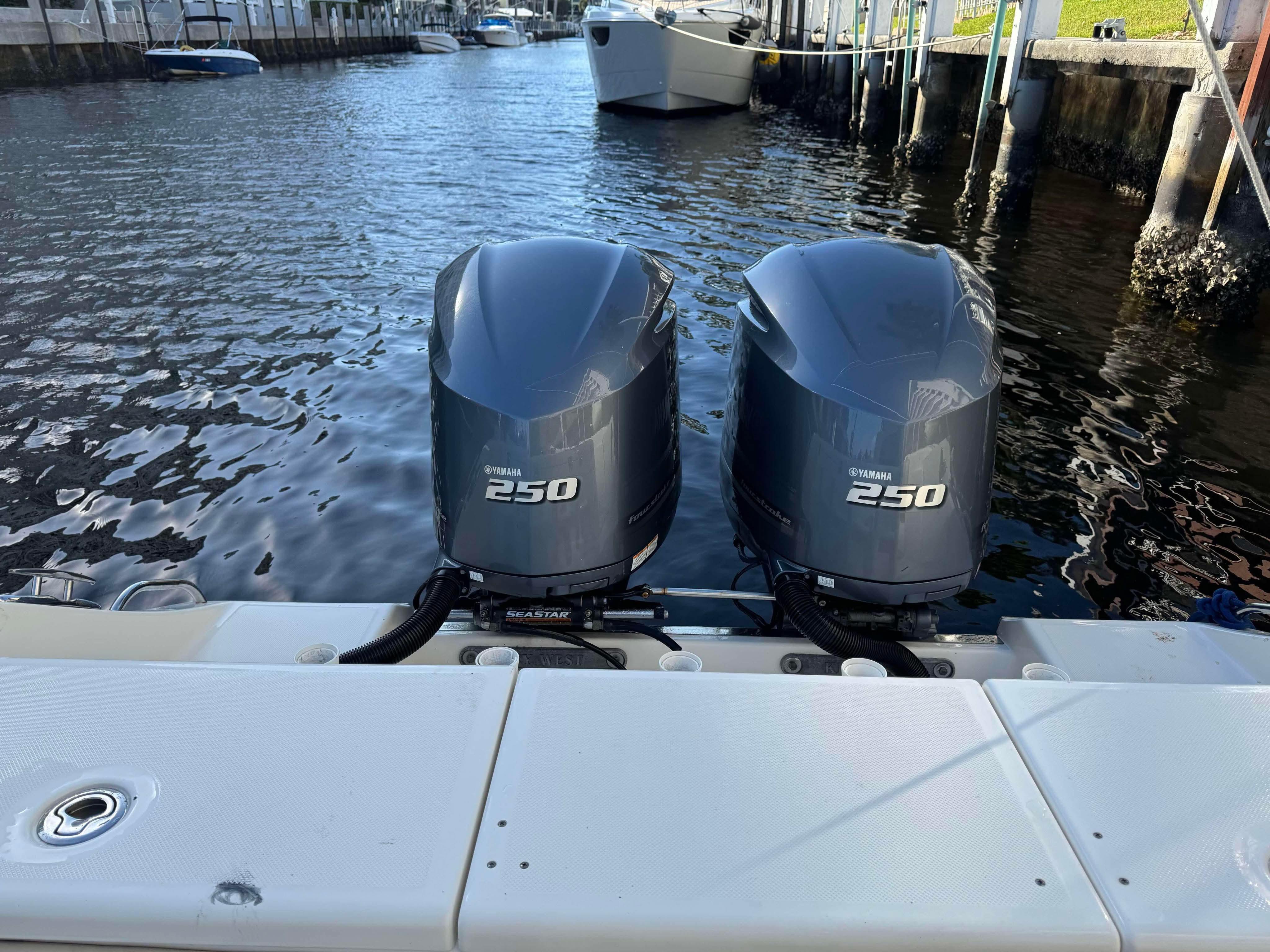 2018-key-west-billistic-281-center-console-power-9744554-20250402075700616-1_XLARGE