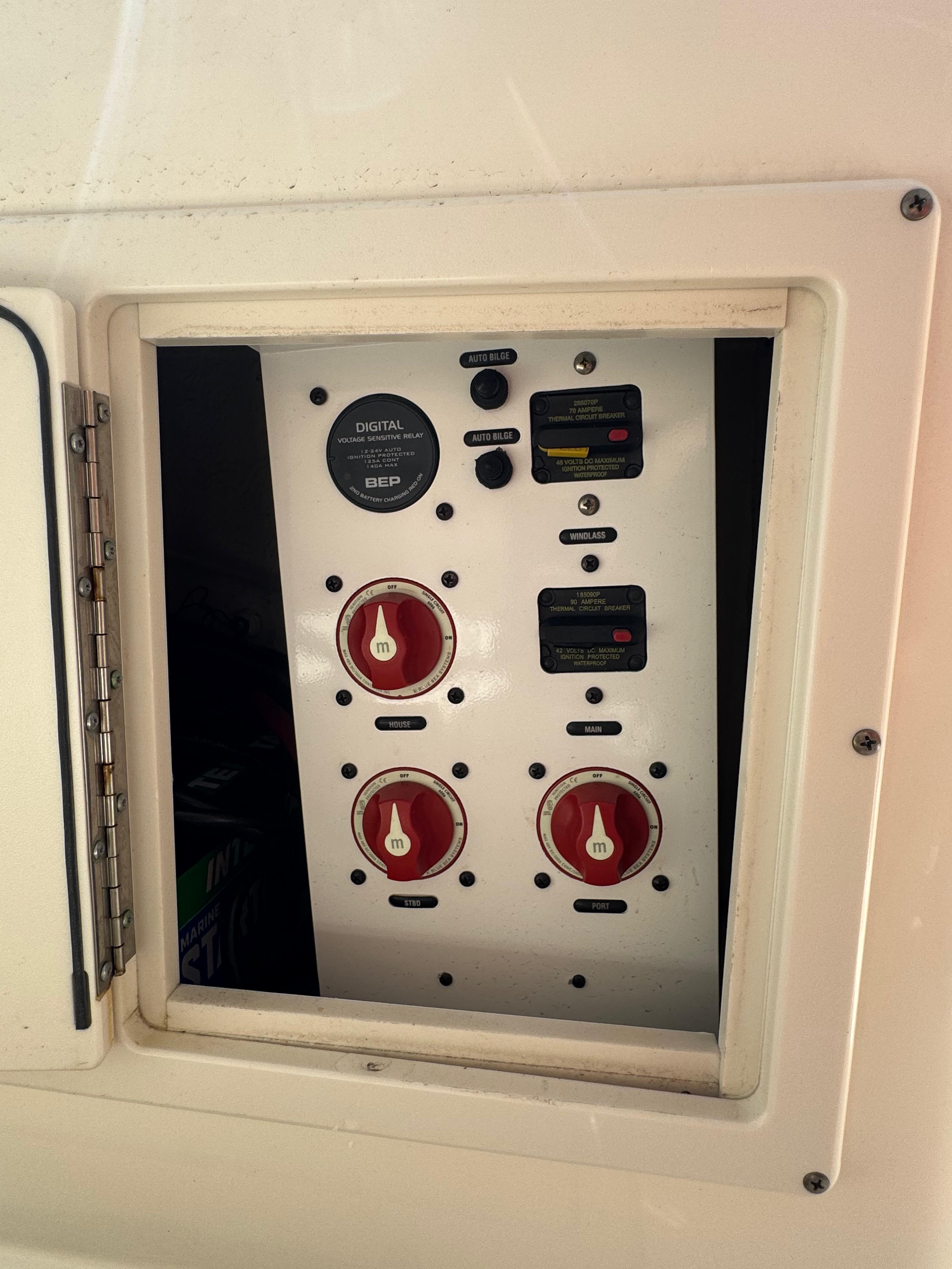 2018-key-west-billistic-281-center-console-power-9744554-20250402075725625-1_XLARGE