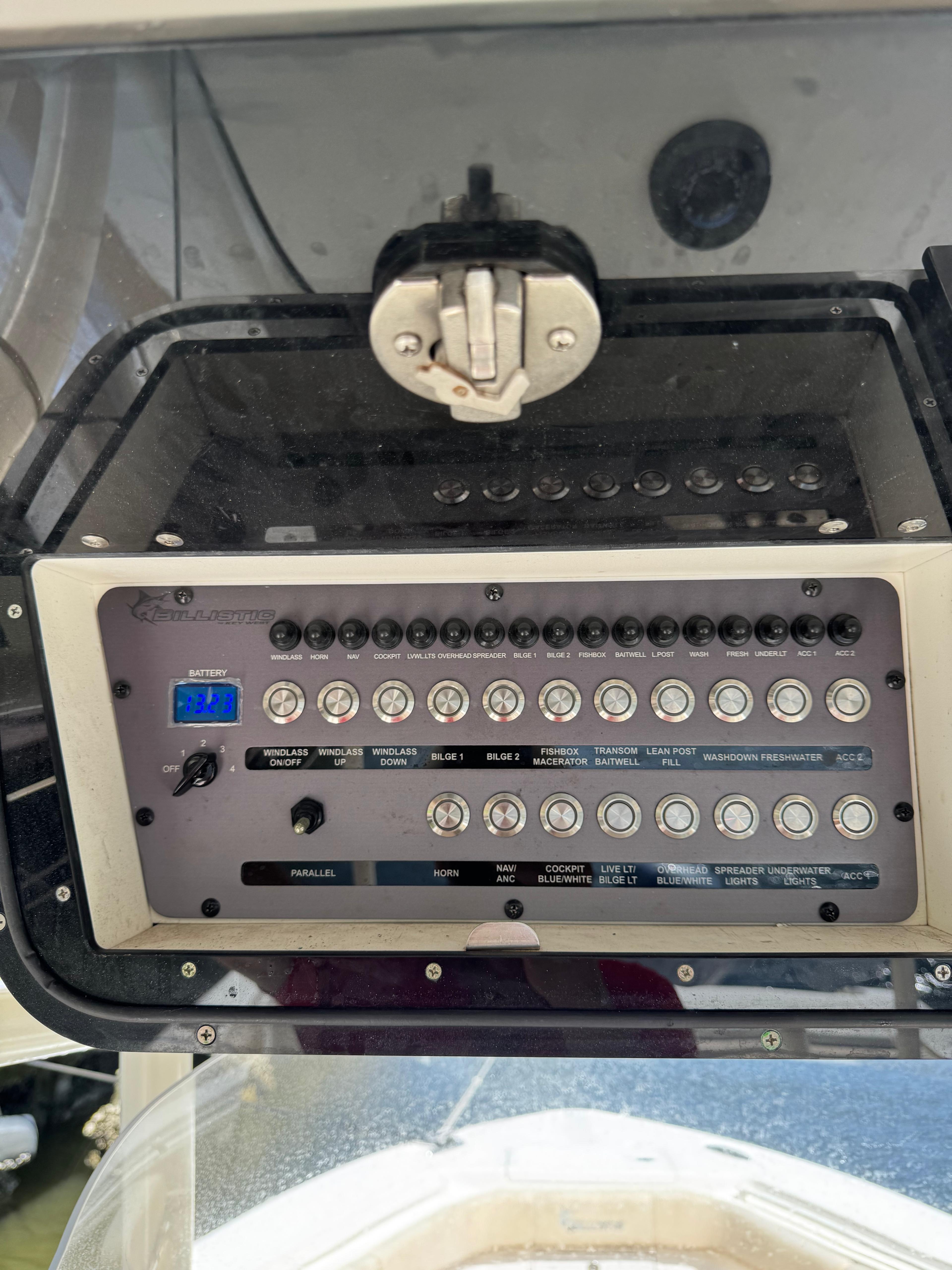 2018-key-west-billistic-281-center-console-power-9744554-20250402081209378-1_XLARGE