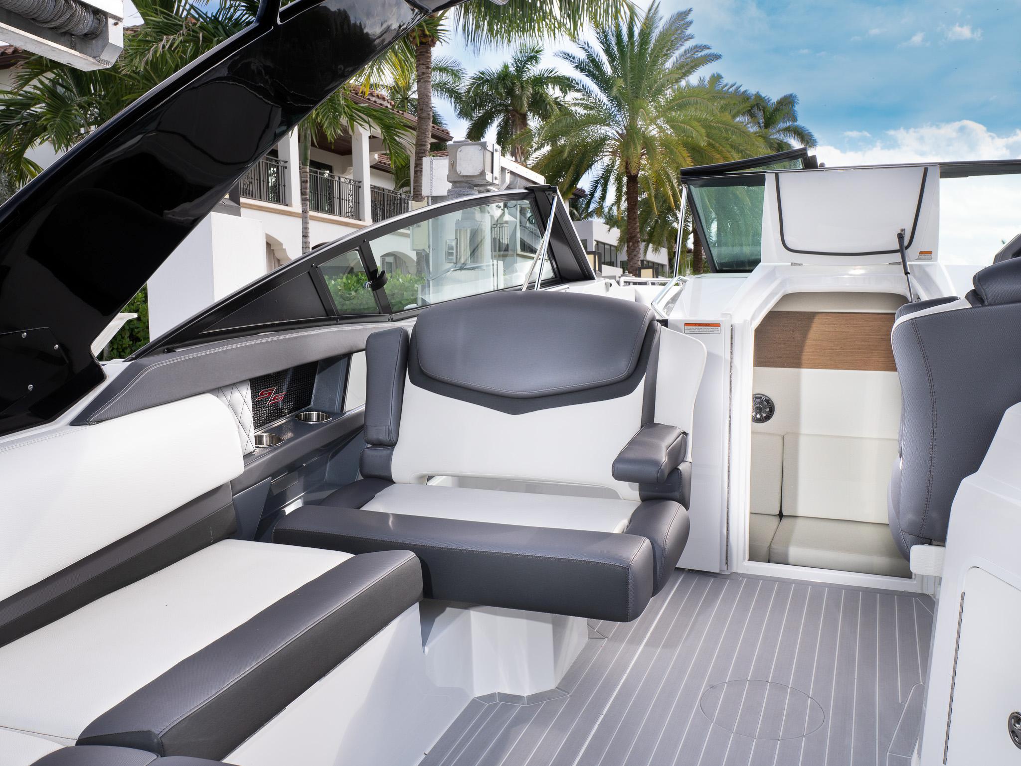 2021 cruiser yachts 338 cx