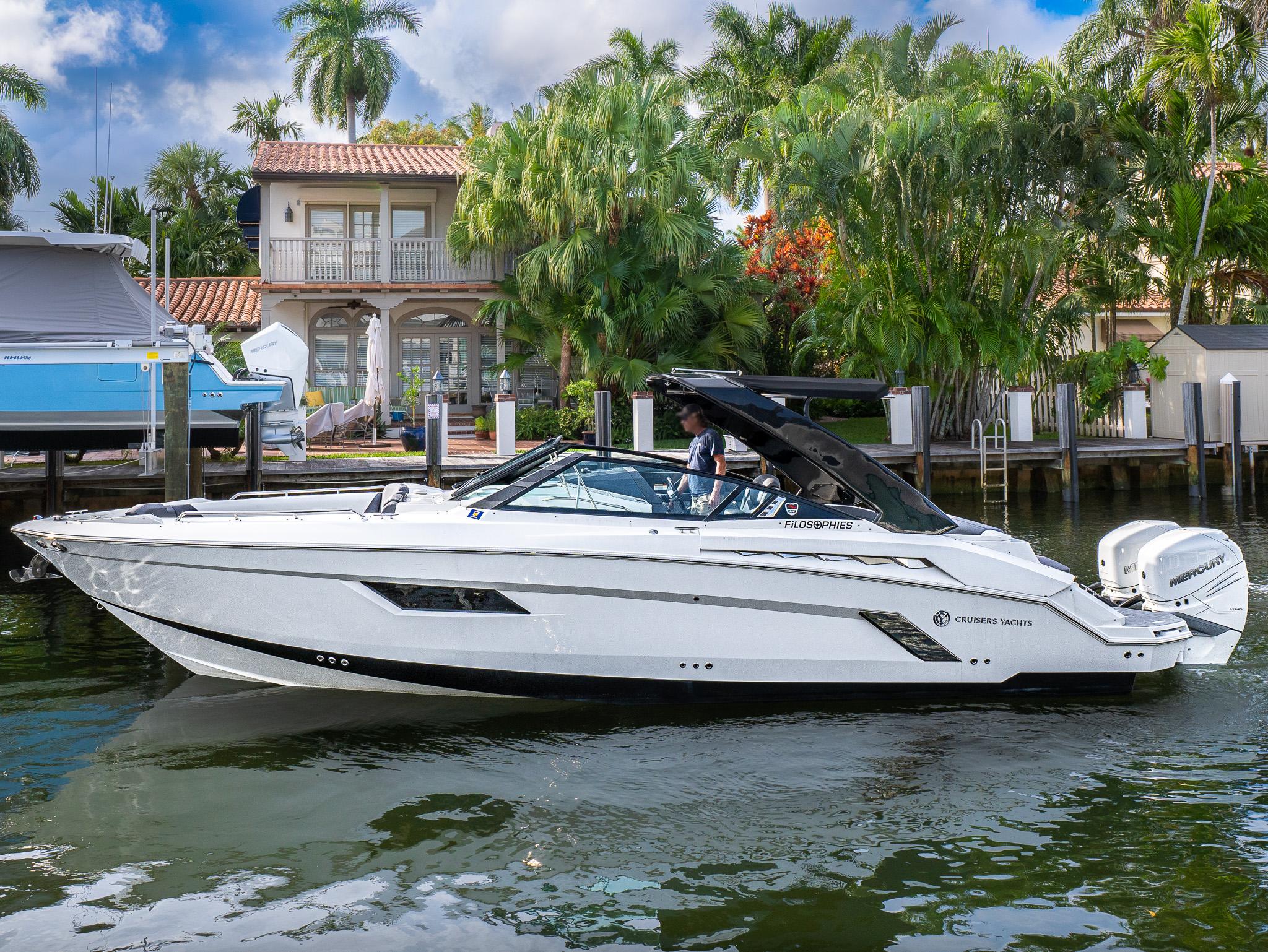 33 Cruisers Yachts 338 2019 | HMY Yachts