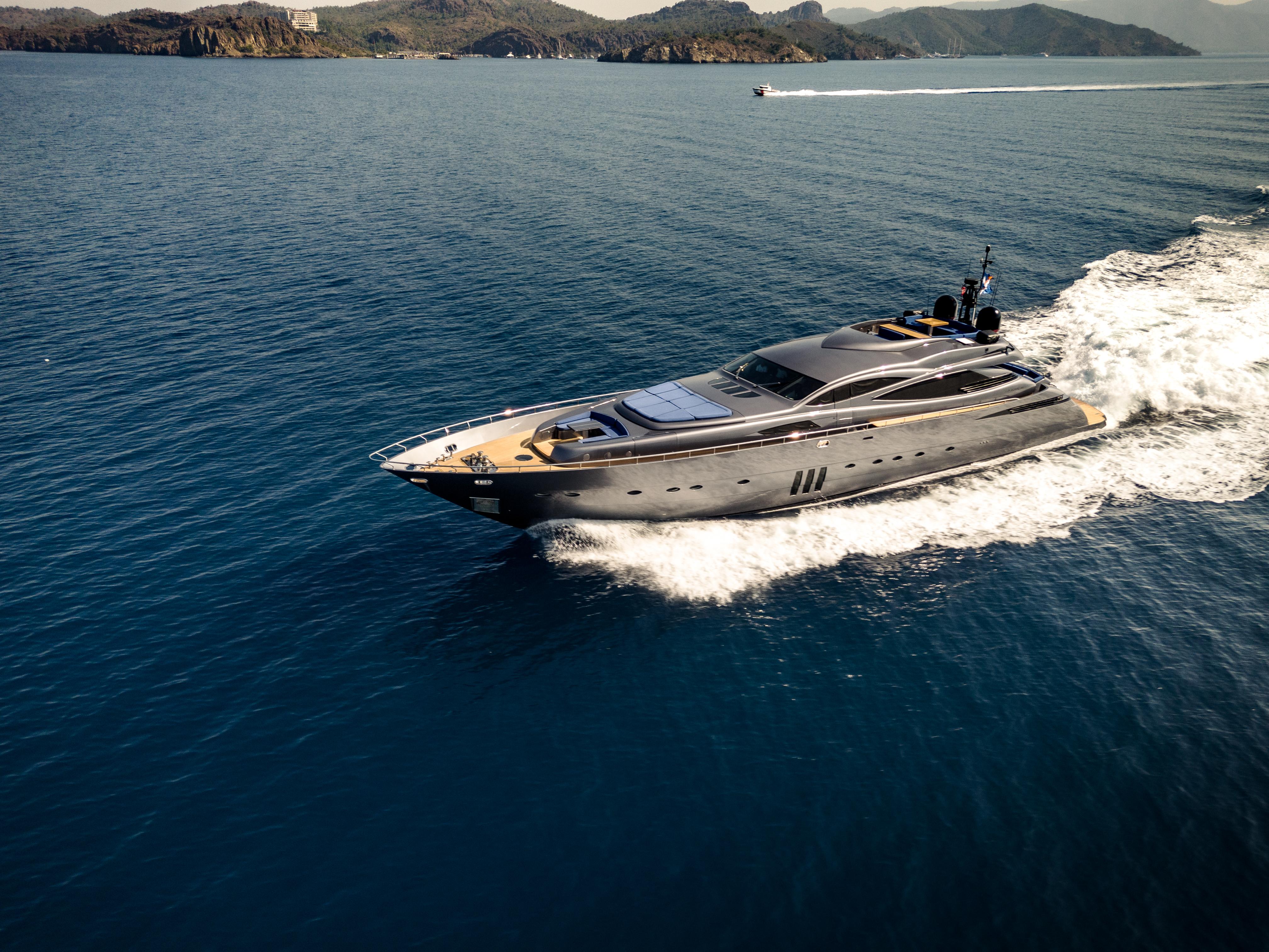 Pershing 115