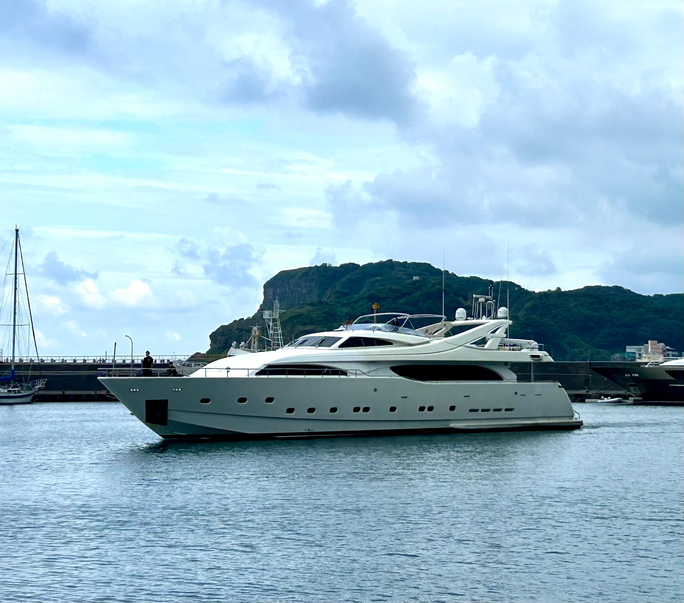  Ferretti Yachts Customline 112 2005 for sale in keelung 