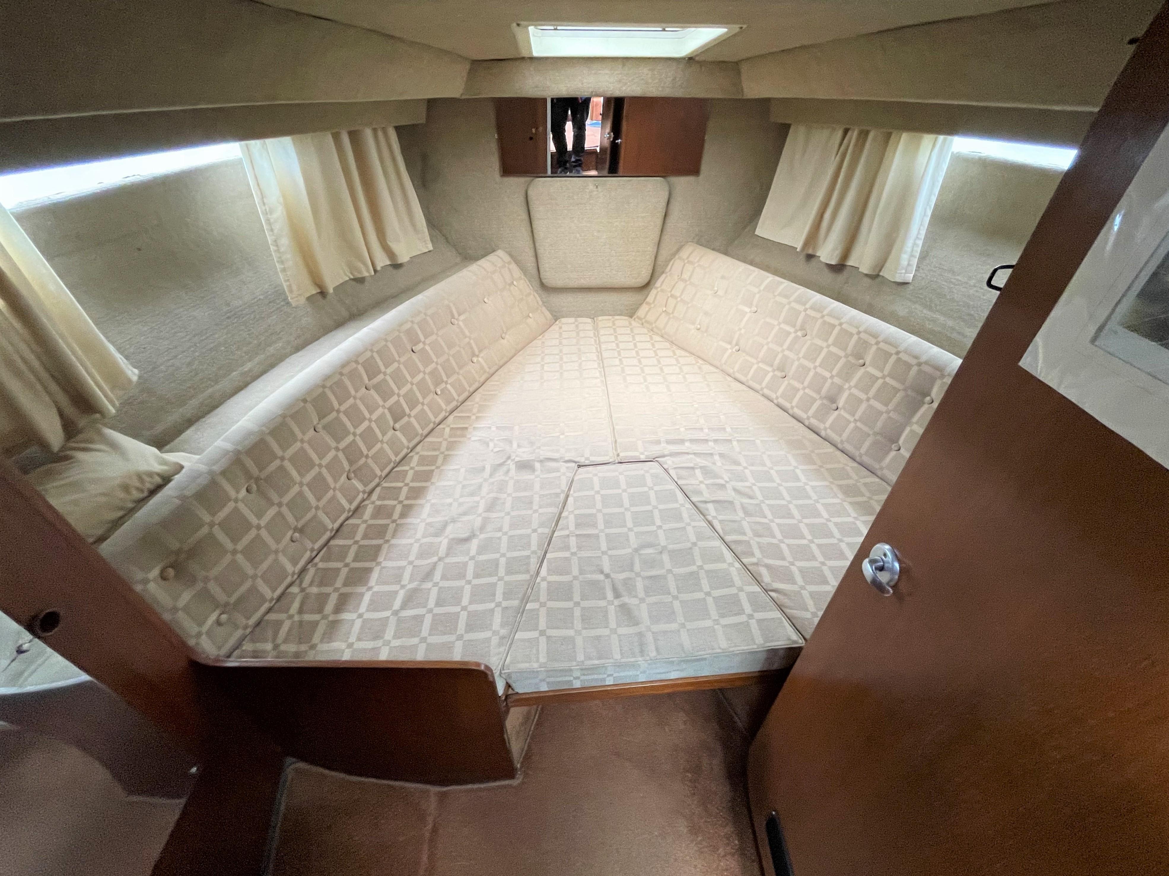 1984 Birchwood 31 Commodore