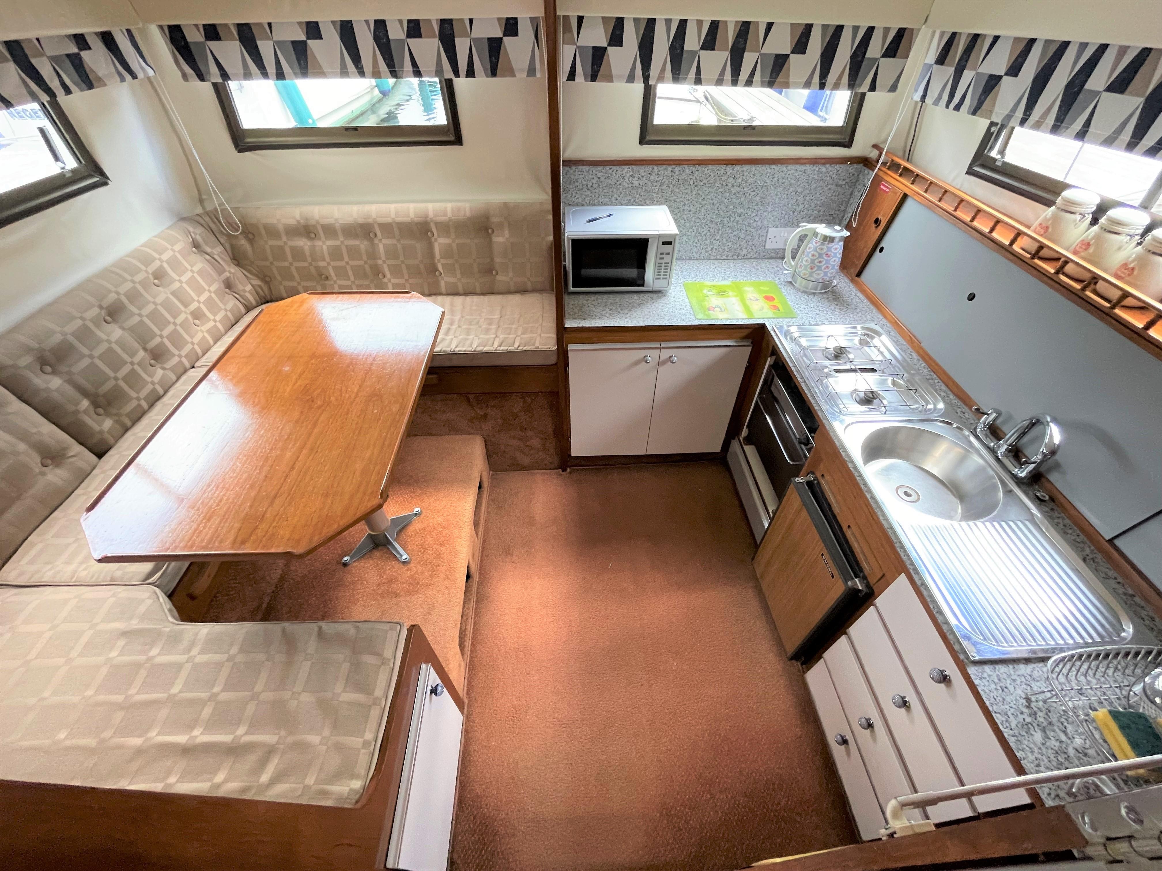 1984 Birchwood 31 Commodore