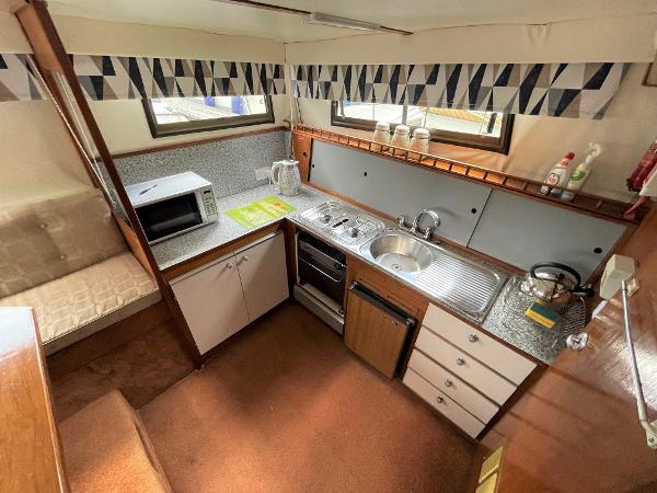 1984 Birchwood 31 Commodore