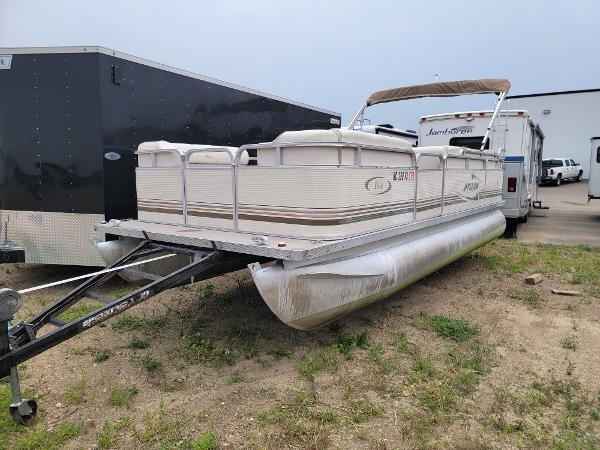 2000 Sylvan boat for sale, model of the boat is Elite & Image # 1 of 17