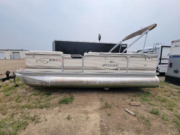2000 Sylvan boat for sale, model of the boat is Elite & Image # 2 of 17