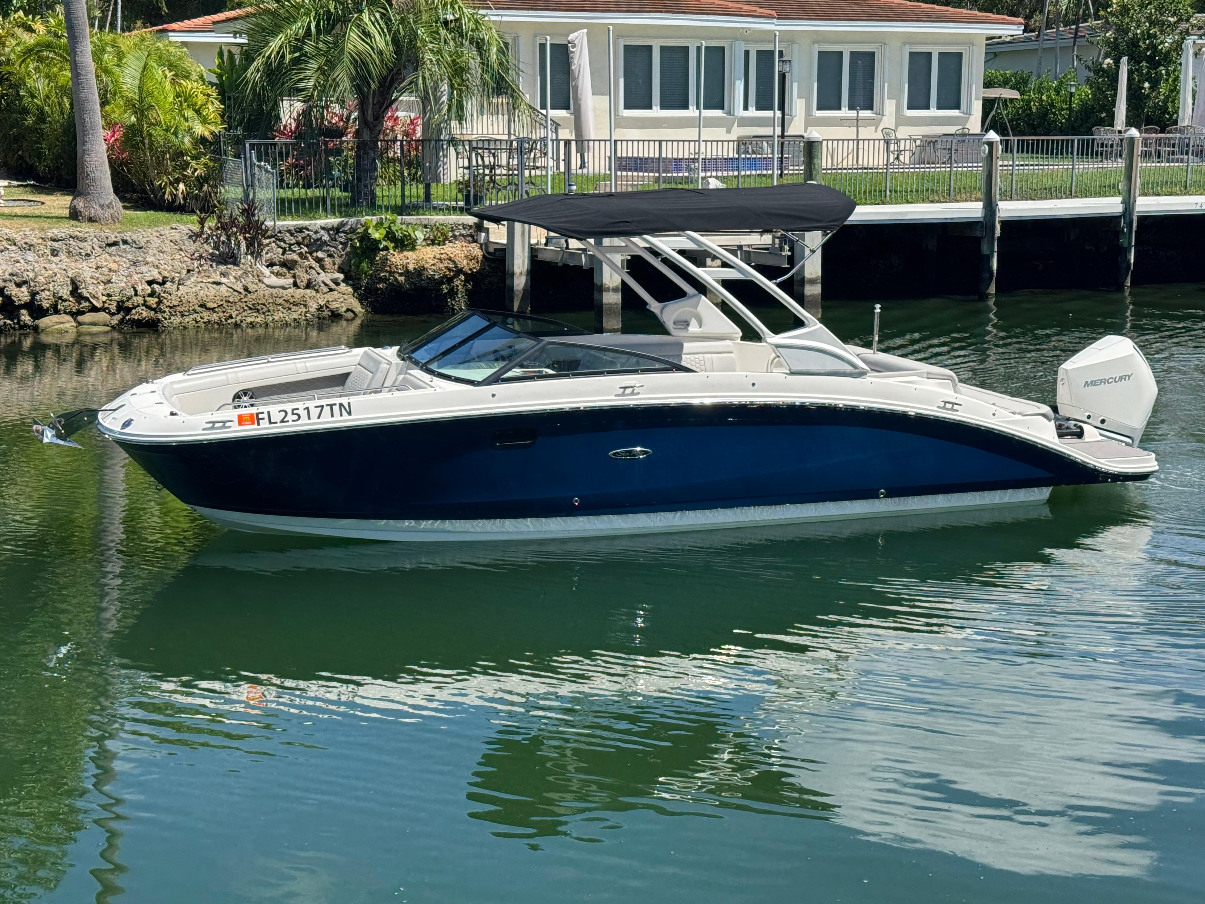2023 Sea Ray SDX 270 Outboard
