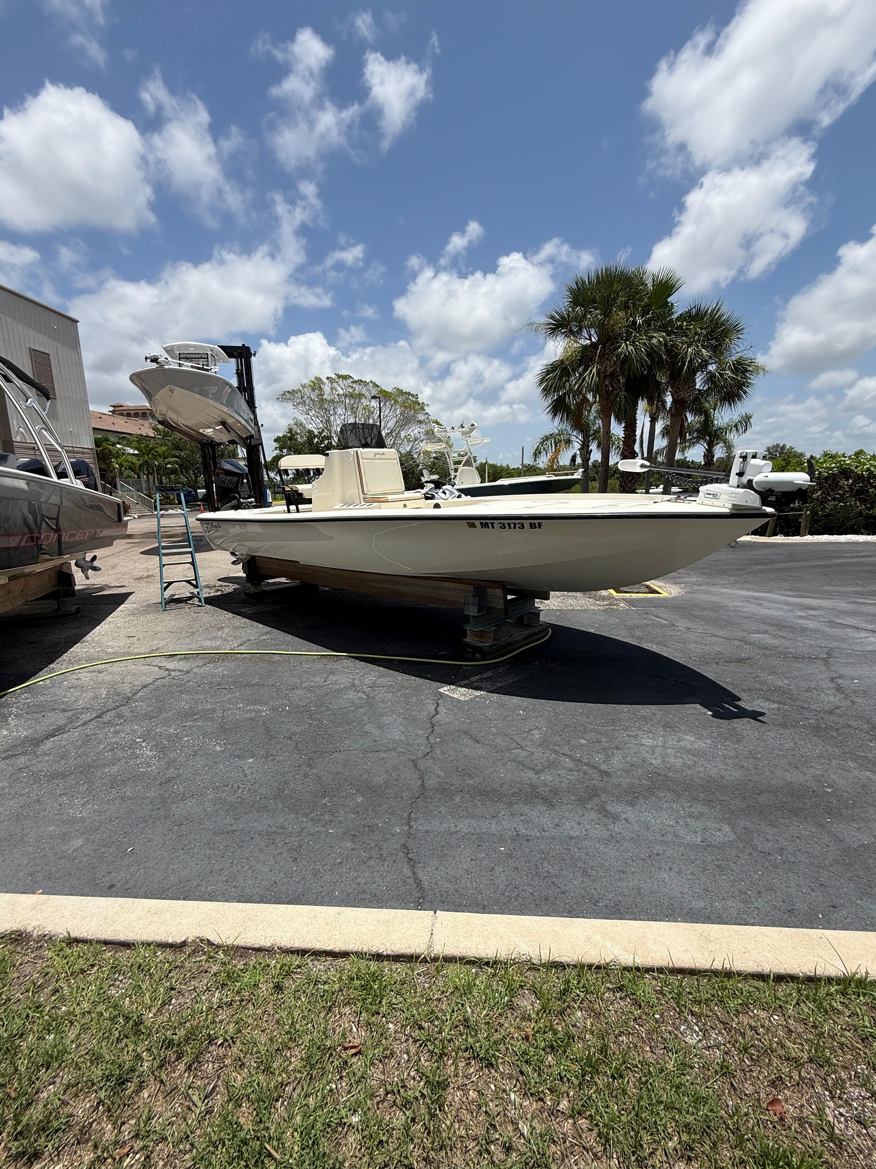 2017 Yellowfin 24 Bay CE