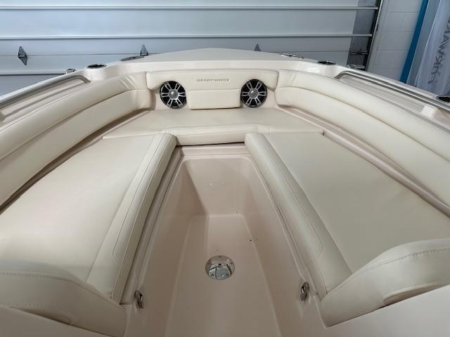 2024-grady-white-freedom-235-power-8904571-20240618071835507-1_XLARGE