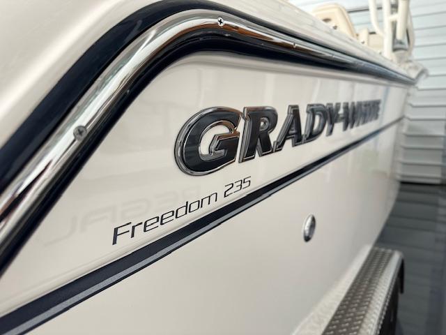 2024-grady-white-freedom-235-power-8904571-20240618071843603-1_XLARGE