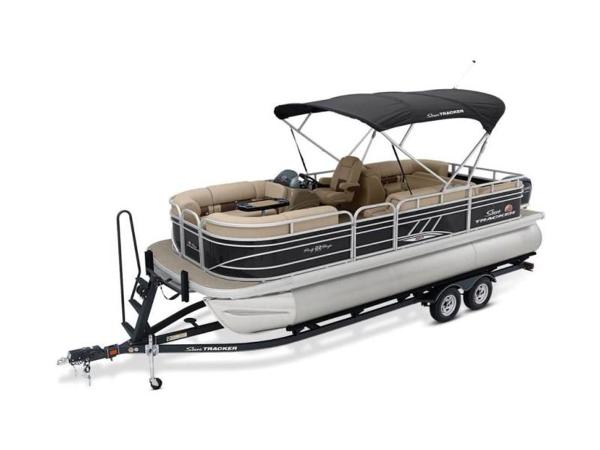 2022 Sun Tracker boat for sale, model of the boat is PARTY BARGE® 22 RF XP3 & Image # 17 of 63
