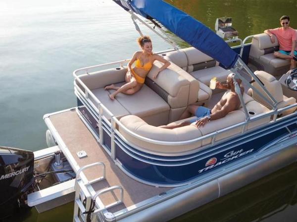 2022 Sun Tracker boat for sale, model of the boat is PARTY BARGE® 22 RF XP3 & Image # 54 of 63