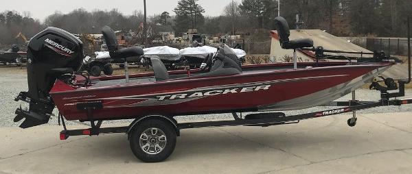 2021 Tracker Boats boat for sale, model of the boat is Pro Team 175 TXW® Tournament Ed. & Image # 2 of 11