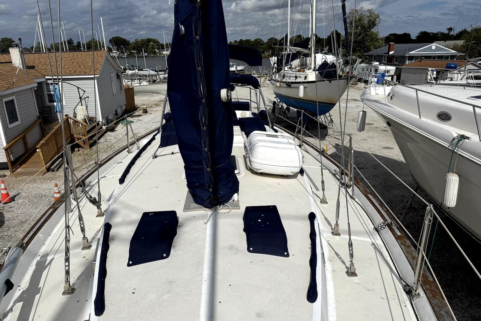 M 10501 JP Knot 10 Yacht Sales M 10501 JP Knot 10 Yacht Sales