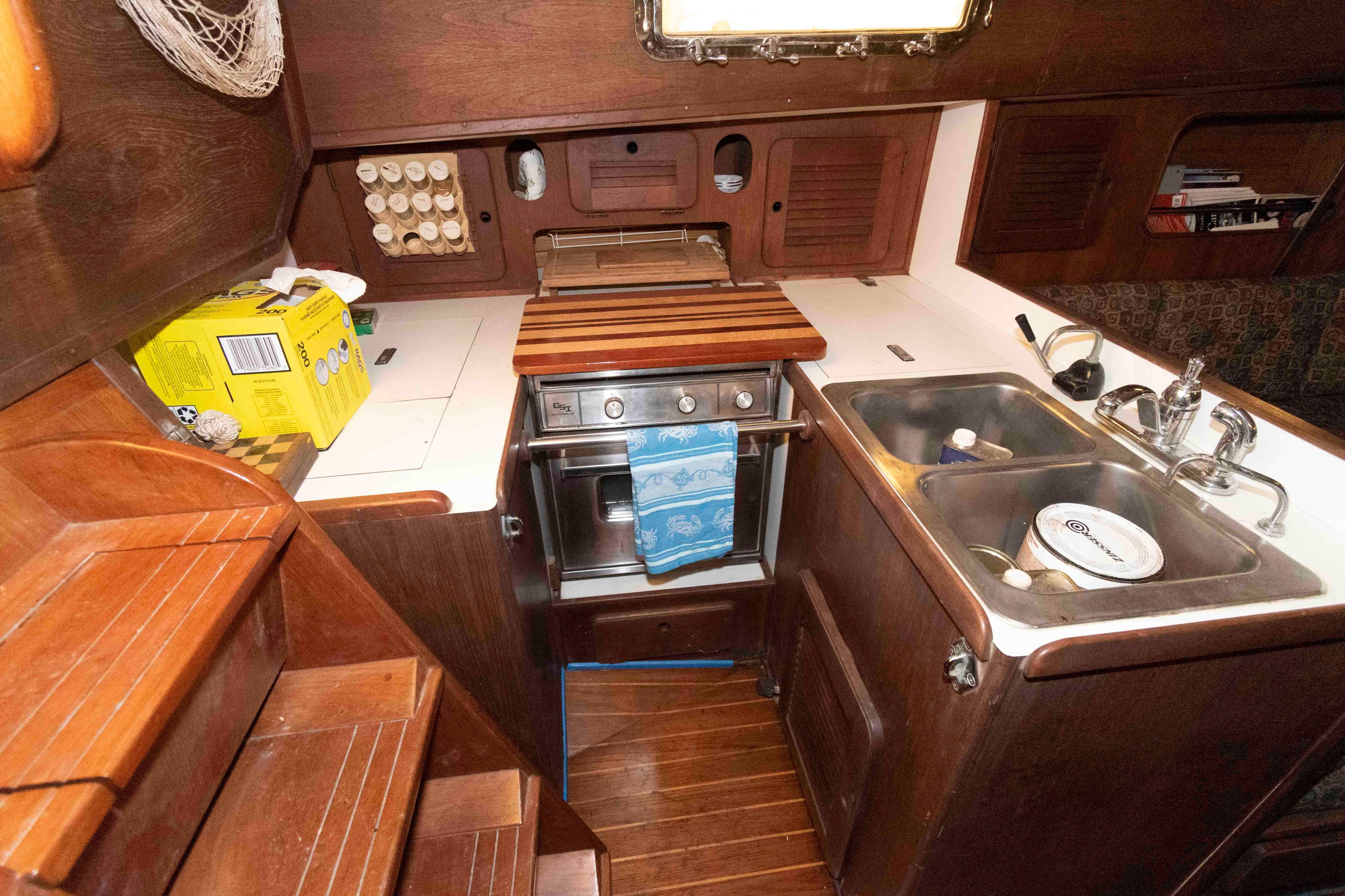 M 10501 JP Knot 10 Yacht Sales M 10501 JP Knot 10 Yacht Sales