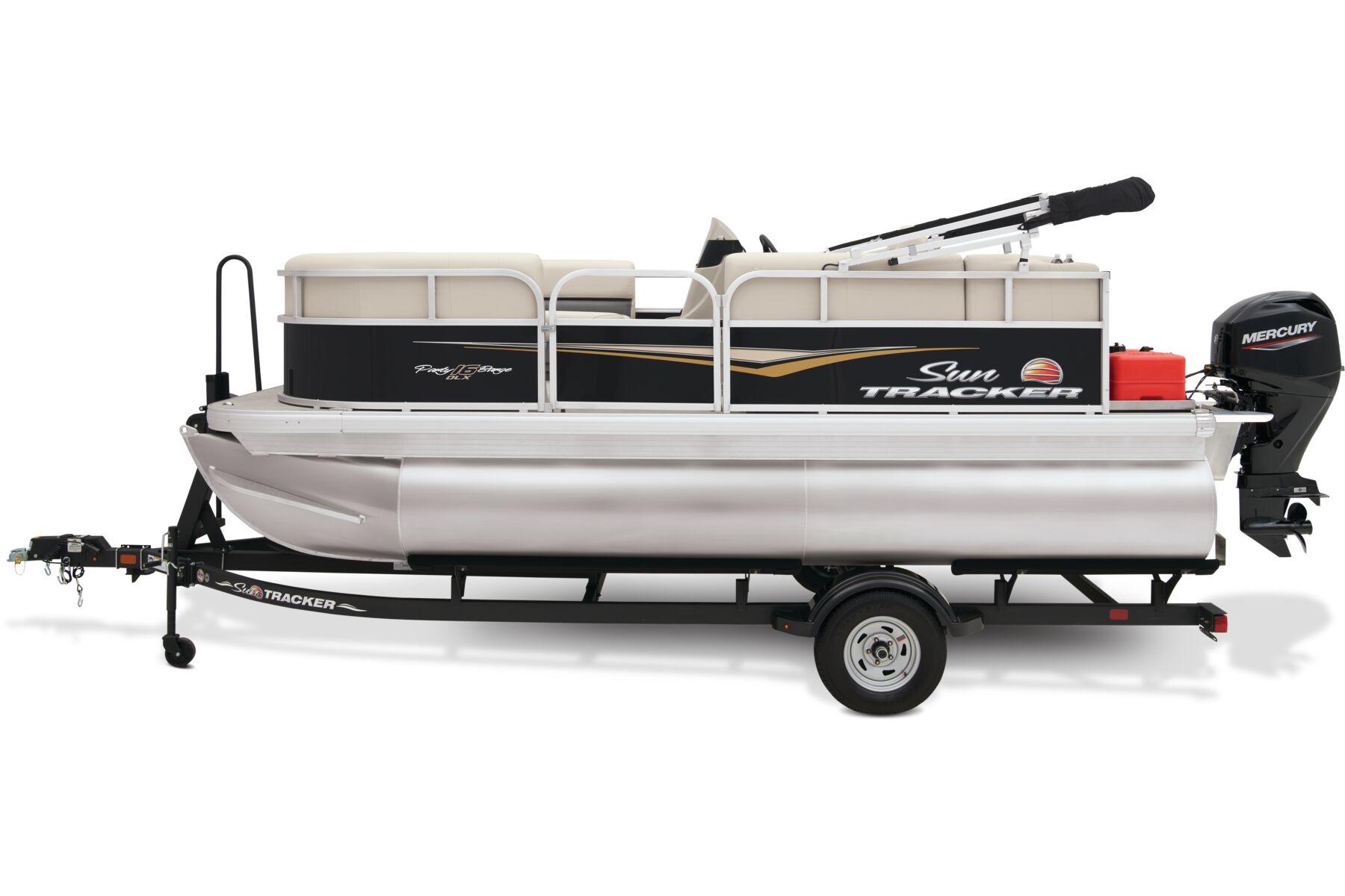 2025 Sun Tracker Party Barge 16 DLX Gallery