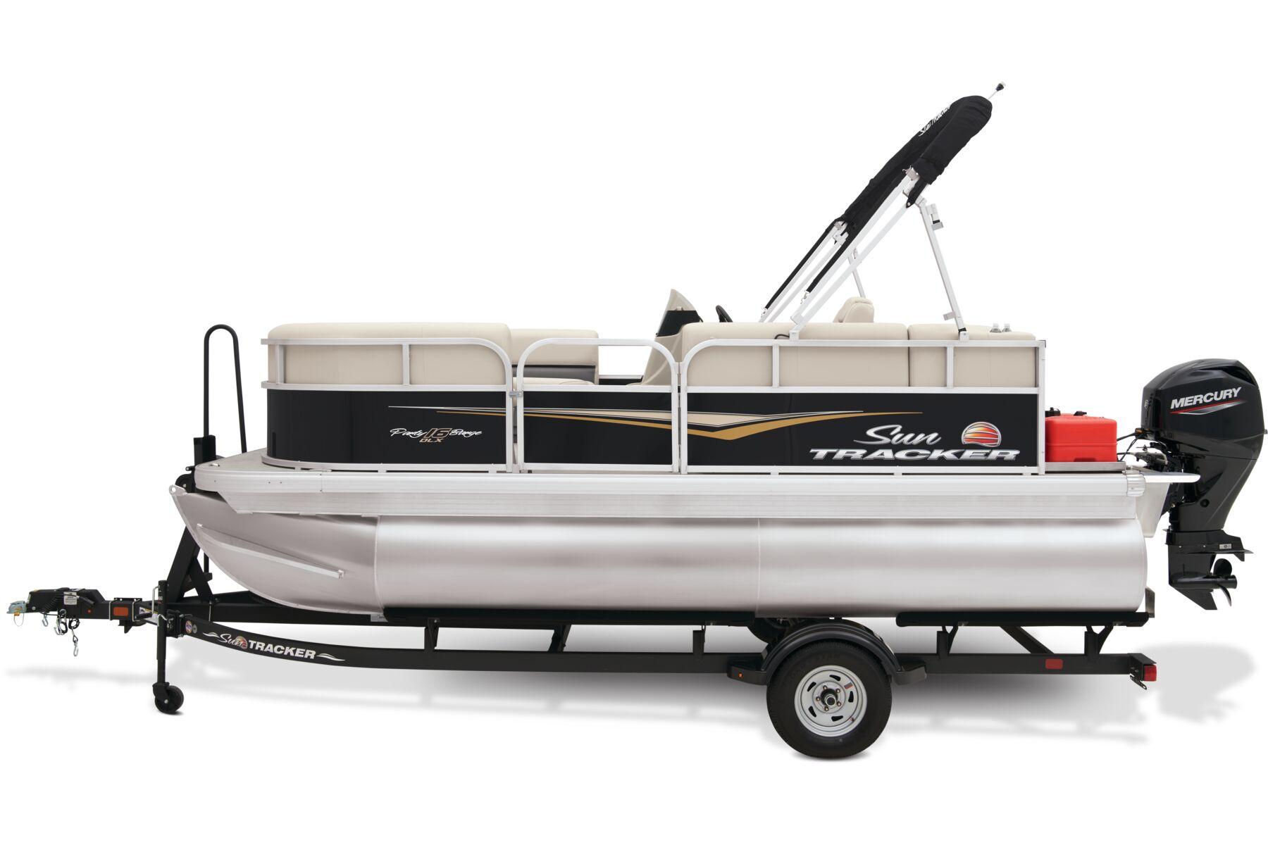 2025 Sun Tracker Party Barge 16 DLX Gallery